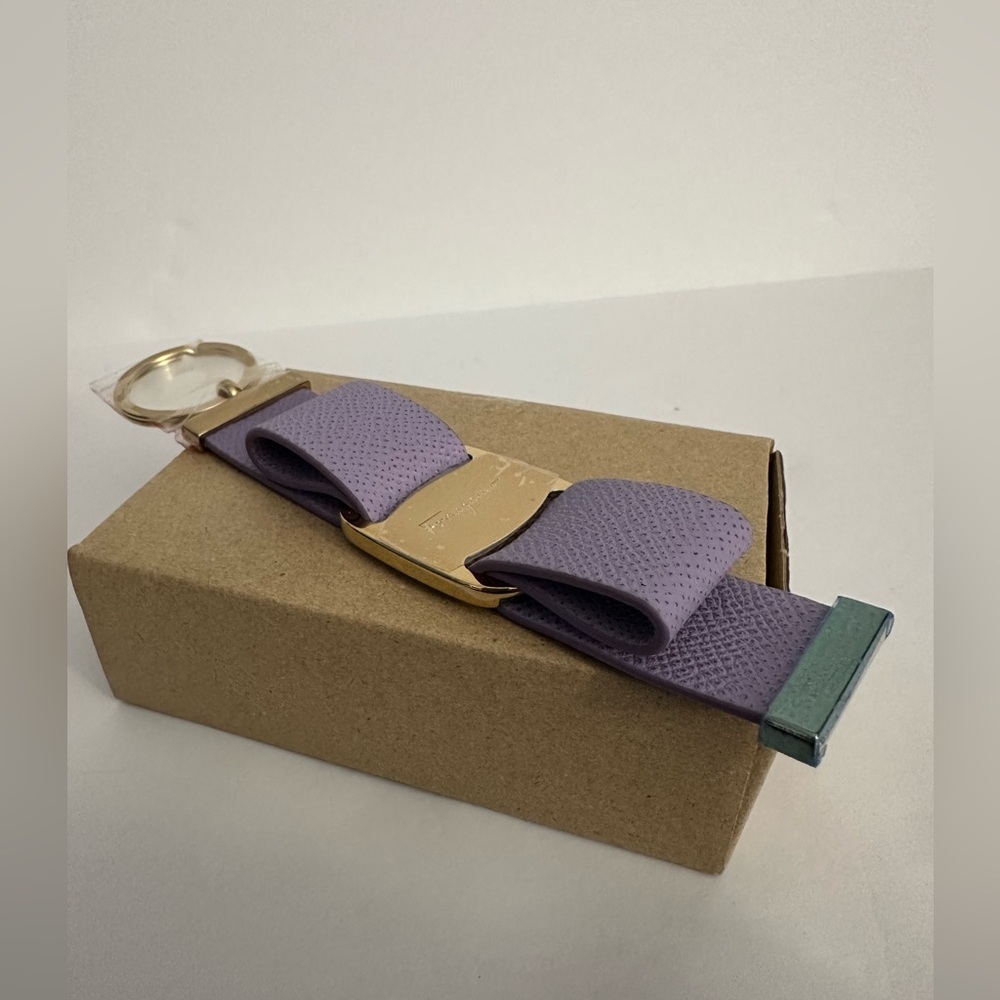 Salvatore Ferragamo Vara Bow Key Ring Gold Tone Purple Leather Vintage
